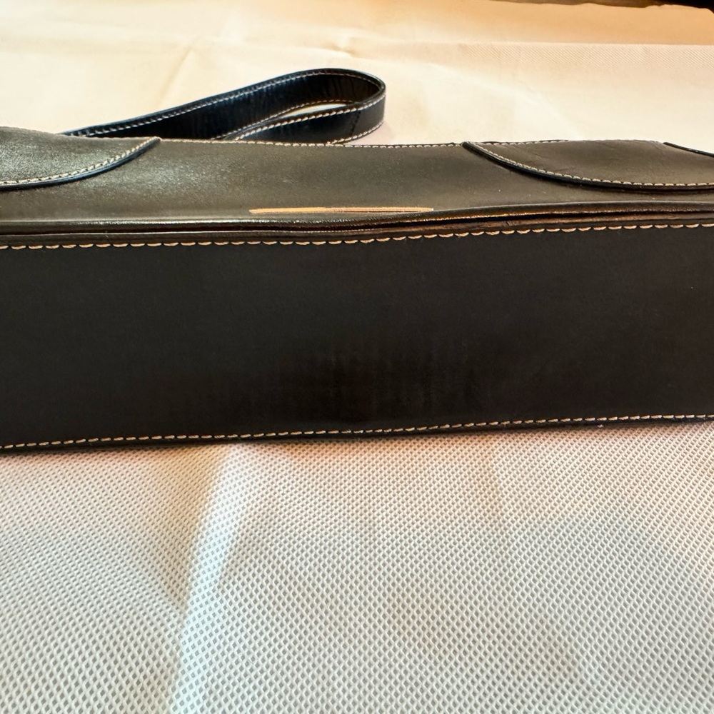 Kenneth Cole Elegant Black Shoulder Bag - Picture 3 of 11